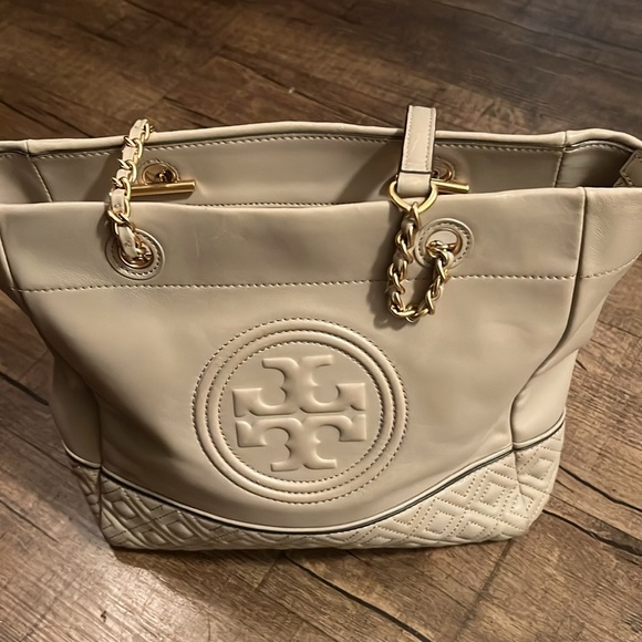 Tory Burch Fleming Genuine Leather Shoulder Bag🔥 - Picture 3 of 17